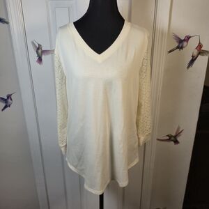 Cream/Off-White V-Neck Romantic M Tunic Top with Lace Sleeves Everyday Basic